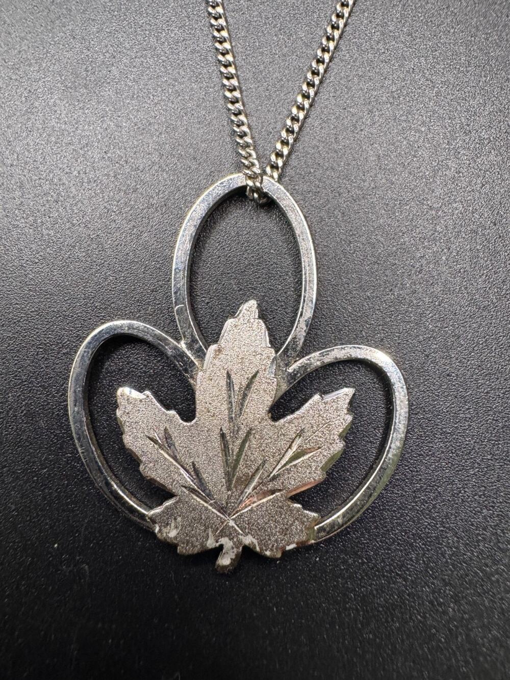 Vintage 925 Sterling Silver Front EMC Maple Leaf Charm Pendant Necklace